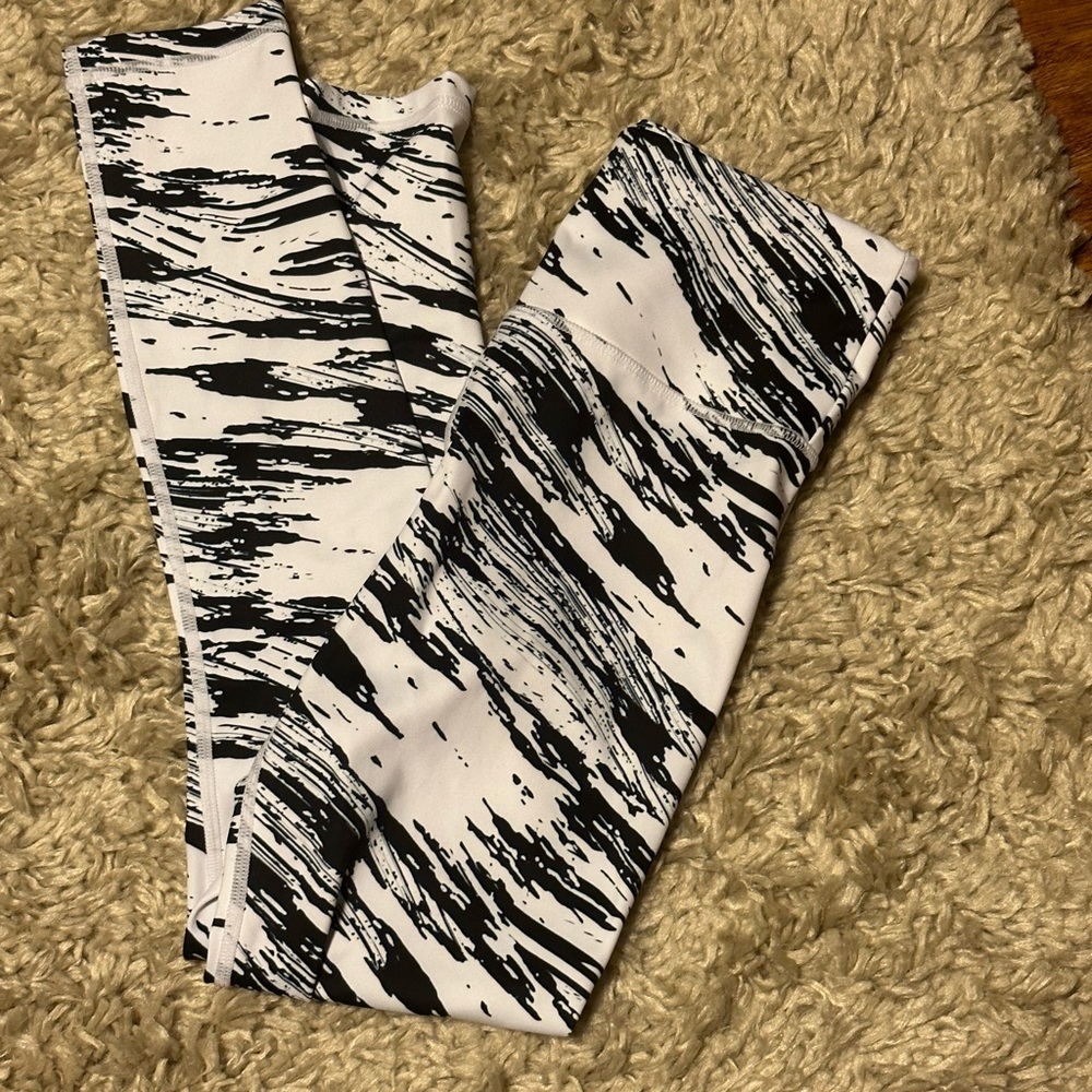 ZYIA black and white radical legging